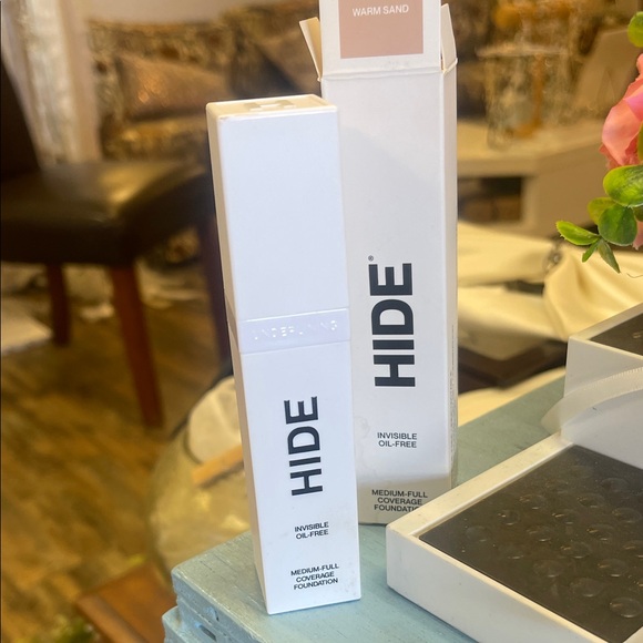 HIDE Invisible Oil-Free Foundation - Picture 4 of 7